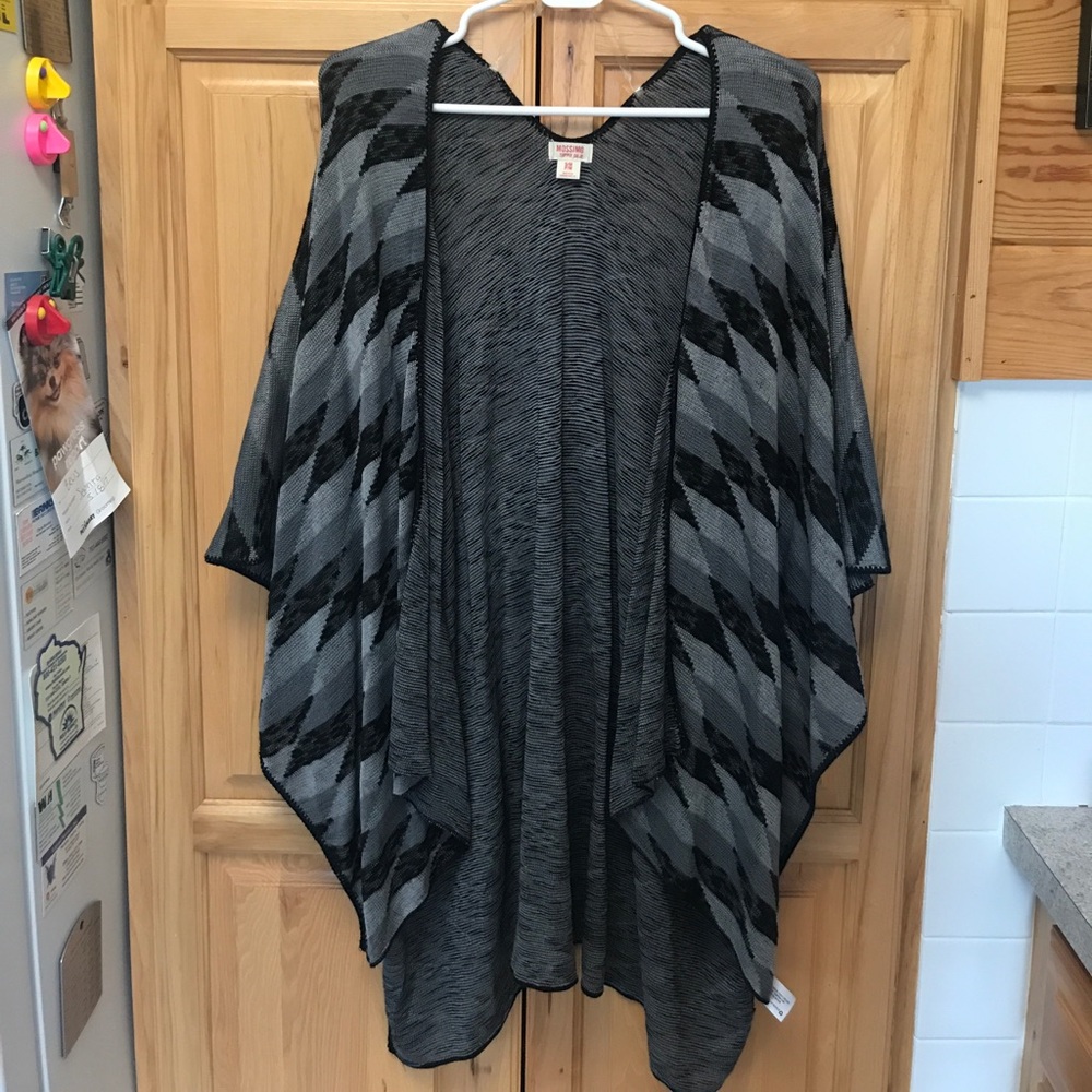 S/M Black and gray patterned light cardigan