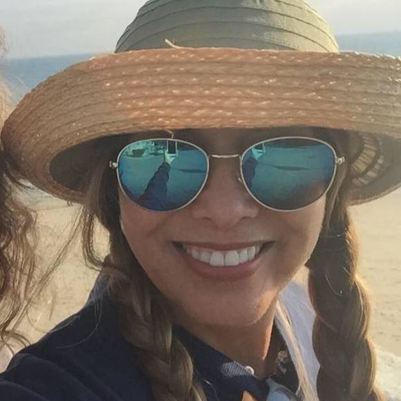 Just hanging out with some of my friends! - Picture 3 of 9