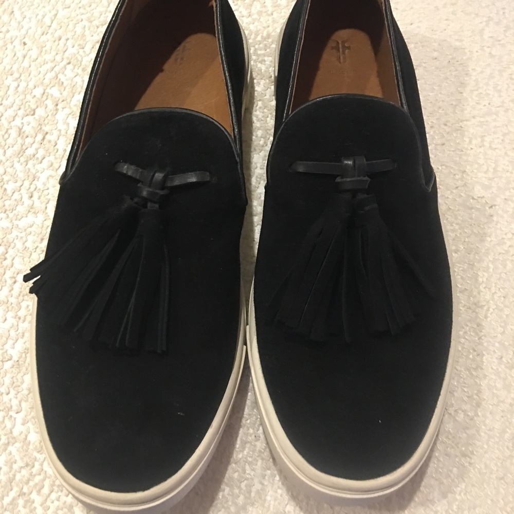 NWT.. FRYE SUEDE TASSELED LOAFERS