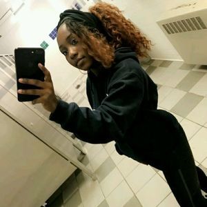 Meet your Posher, Yanna