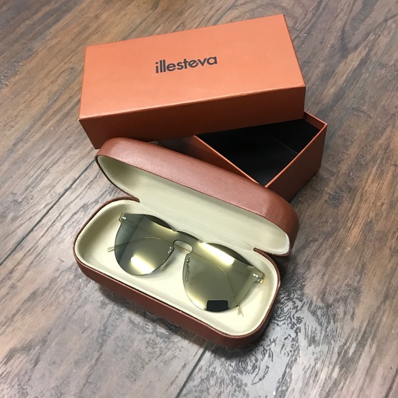Perfect condition illesteva Gold mirrored Sunnies main image 5