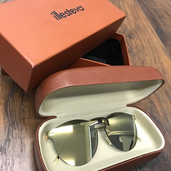 Perfect condition illesteva Gold mirrored Sunnies main image 6