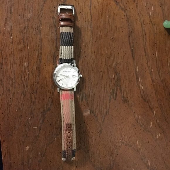 Burberry watch - Picture 1 of 3