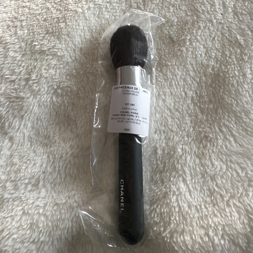 Chanel POWDER BRUSH #1 sealed AUTHENTIC