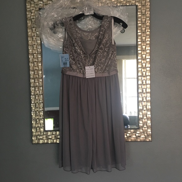 Davids Bridal Junior Bridesmaid Dress - never worn Davids Bridal Junior Bridesmaid Dress - never worn
