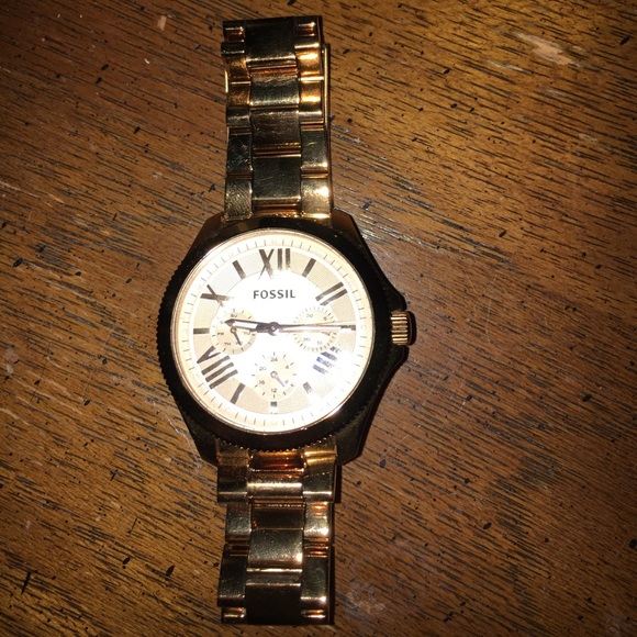 Rose gold Fossil watch