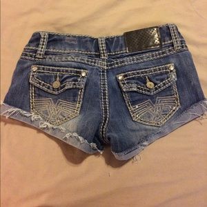 Thick stitching Almost Famous short shorts