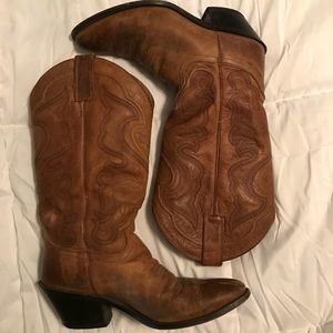 Justin classic cowboy boot size 9M women’s