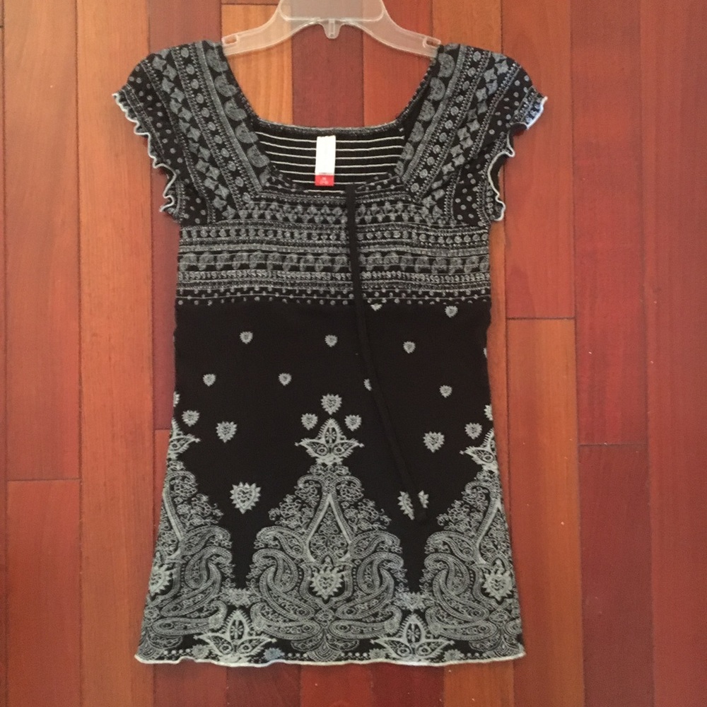 Black and white patterned top