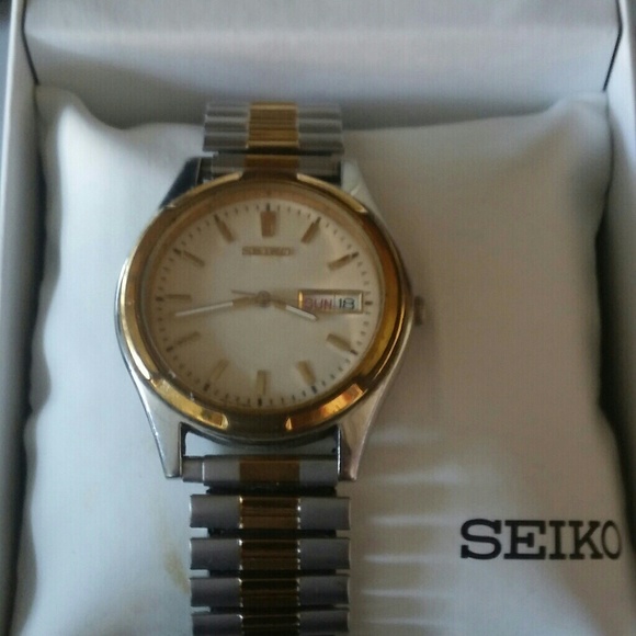 2 Mens Watches, 1 Seiko Watch, 1Ingersoll-rand - Picture 1 of 8