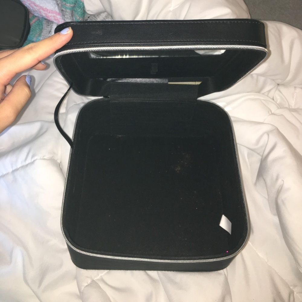 MAKE UP TRAVEL BOX