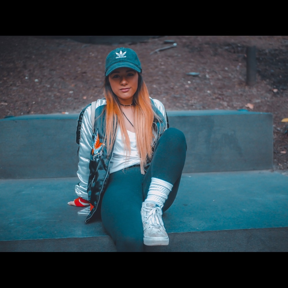 Meet your Posher, Claudia