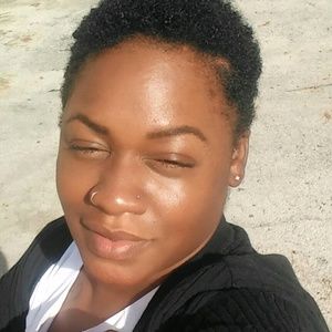 Meet your Posher, Adrienne