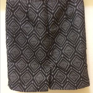 Skirt, thick material.