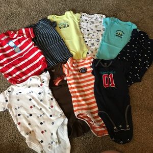 10 onesies, most were never worn!
