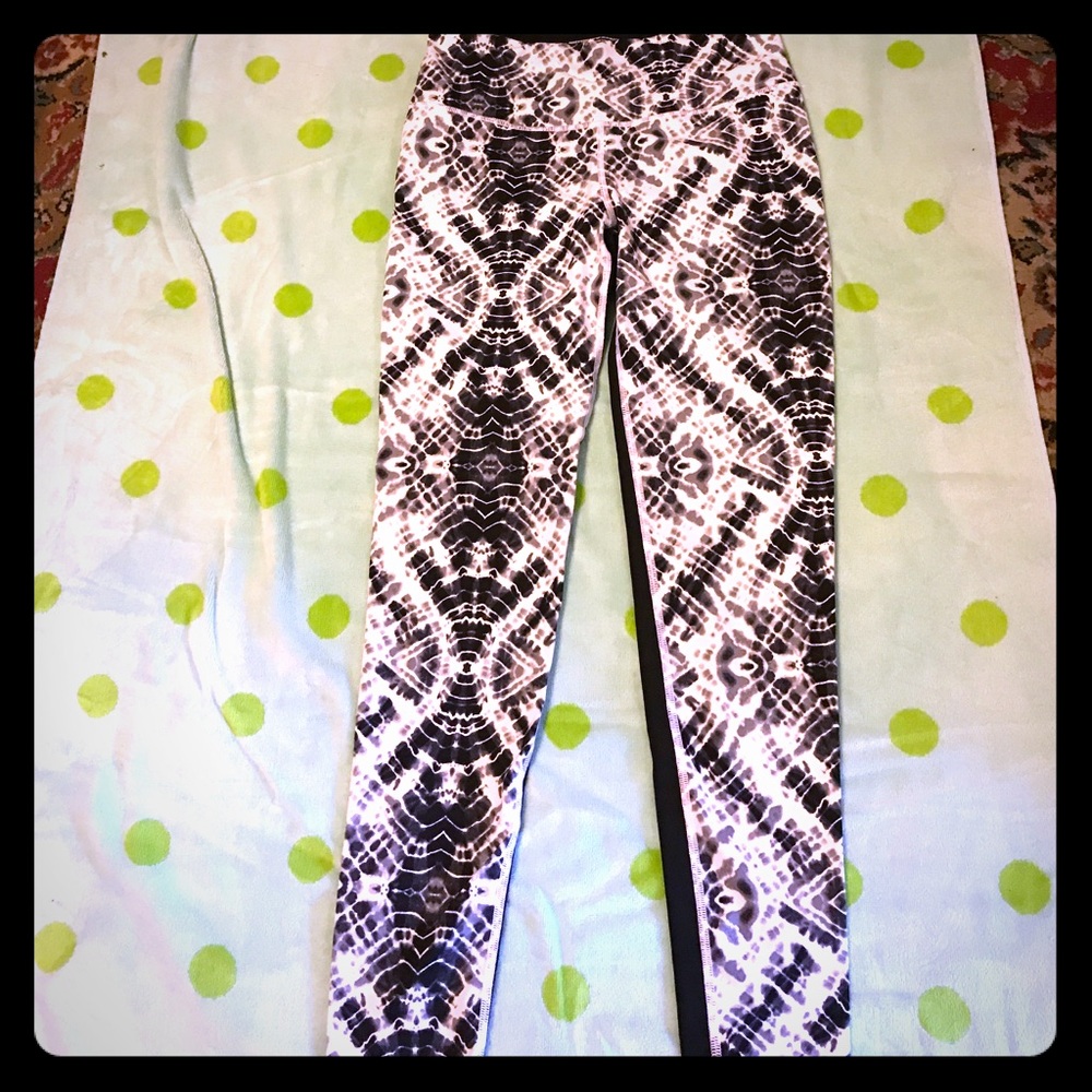 Victoria's Secret sport leggings size medium