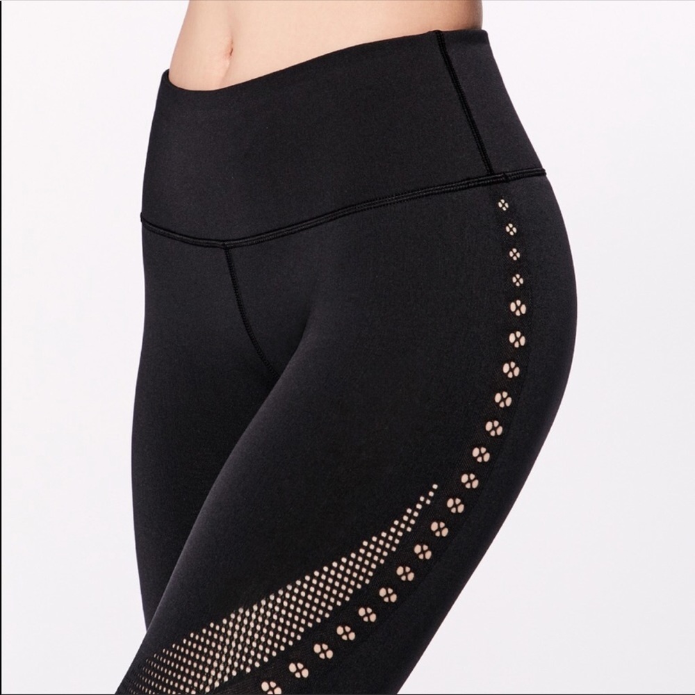 Black Posy Lululemon leggings