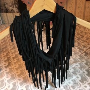 Tilly’s Black fringe scarf