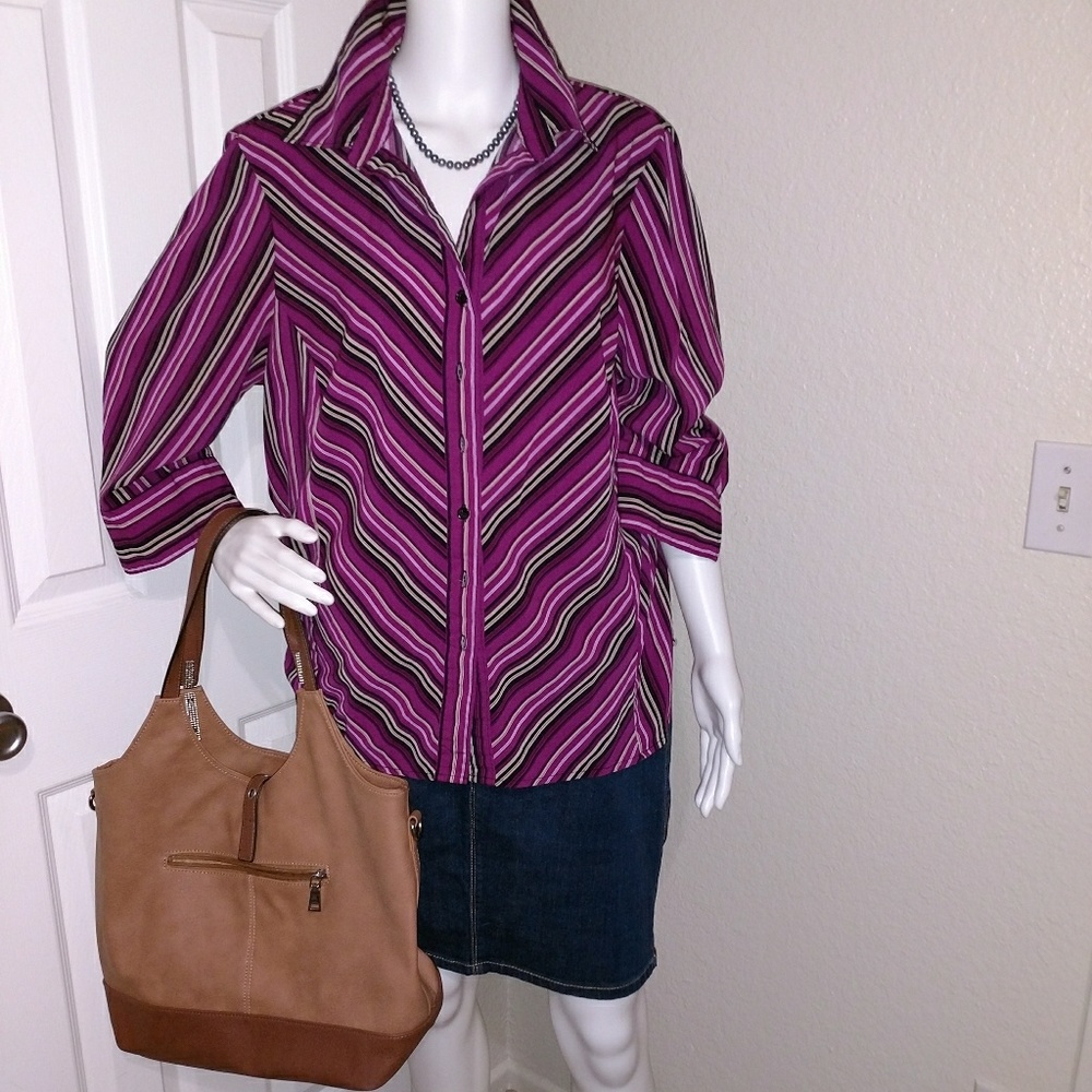 Button down, slimming patterned plus blouse. - Picture 2 of 4