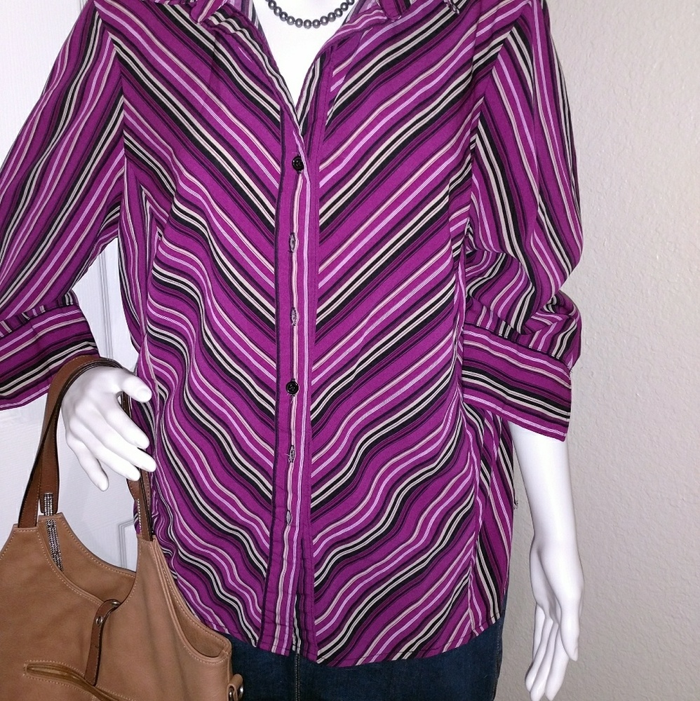Button down, slimming patterned plus blouse. - Picture 3 of 4