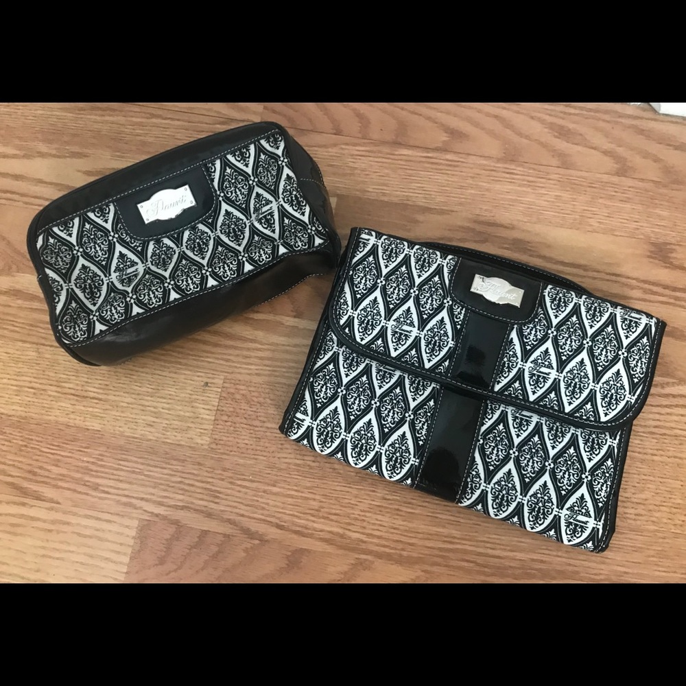 Flaunt brand travel/bathroom bags