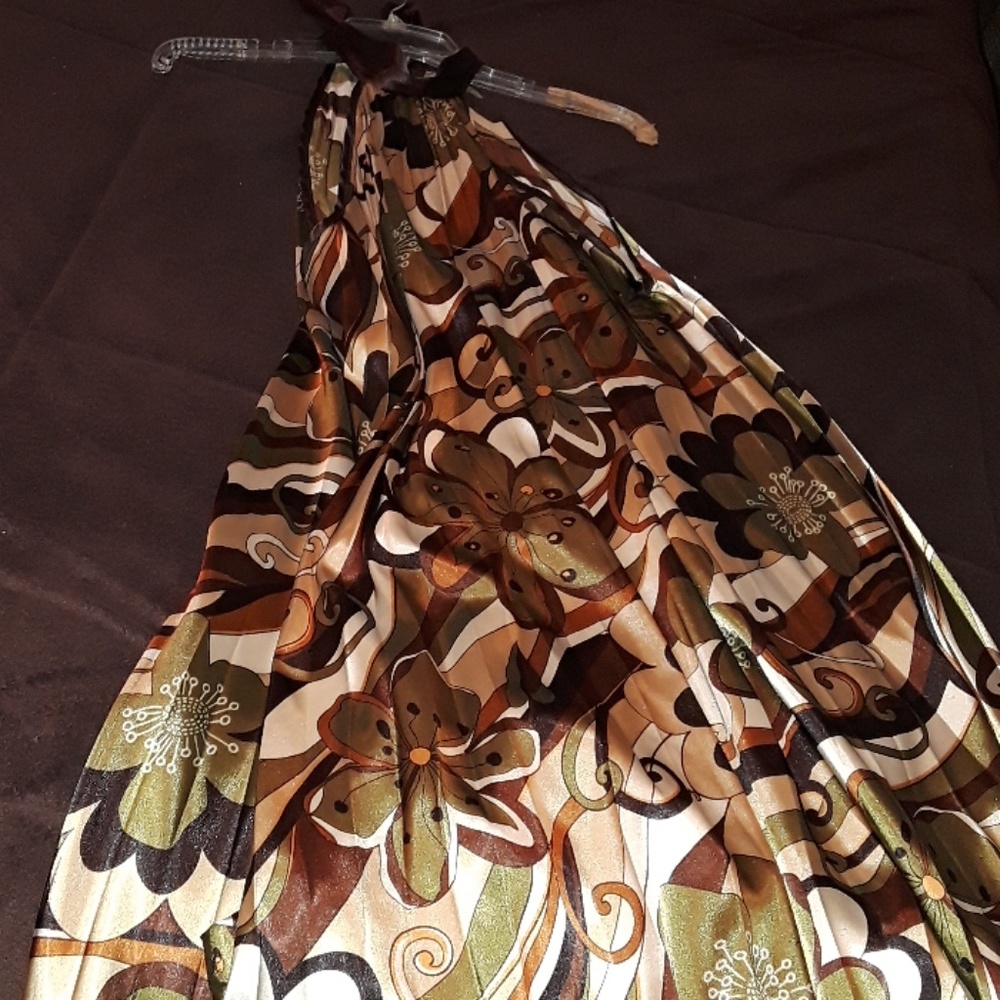 Excellent condition for pleated dress