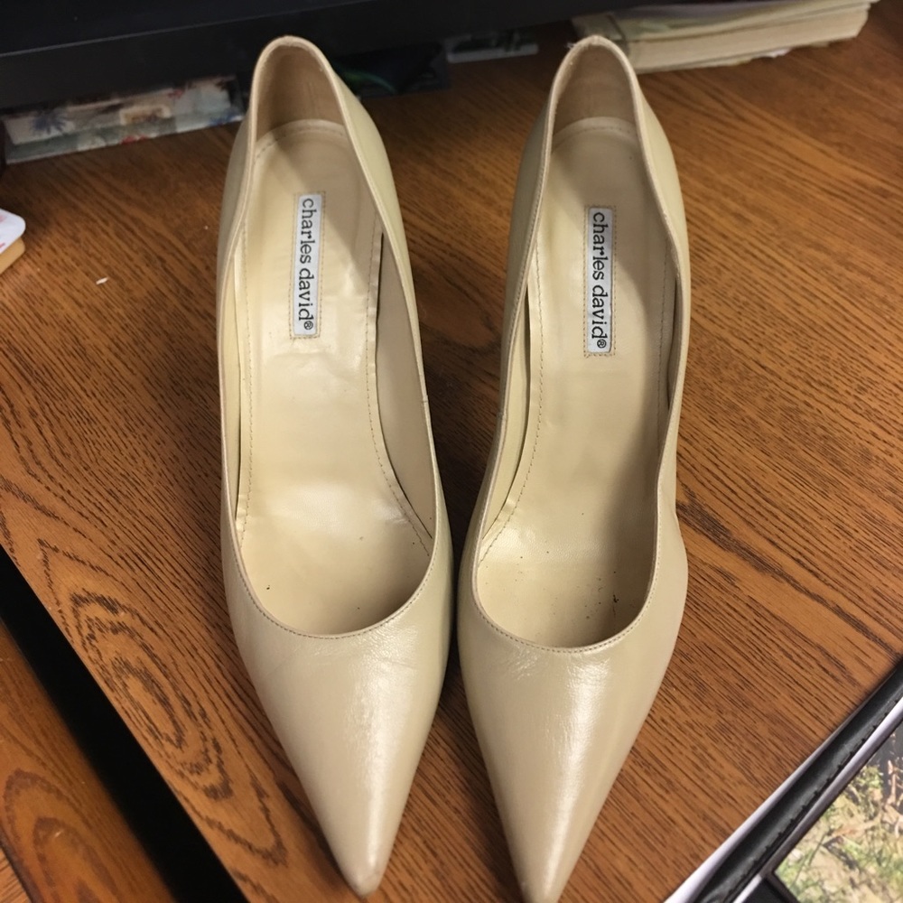 Charles David nude pumps size 10