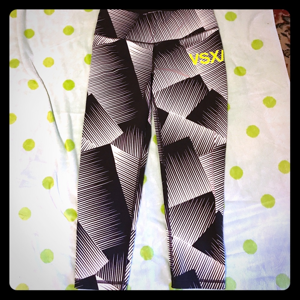 Victoria's Secret Capri leggings sport size M