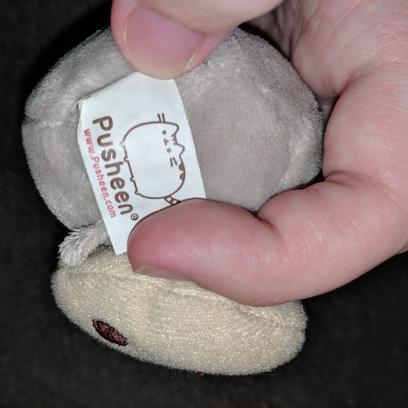 FREE Pusheen key chain with any $15 or⬆️ purchase - Picture 2 of 3