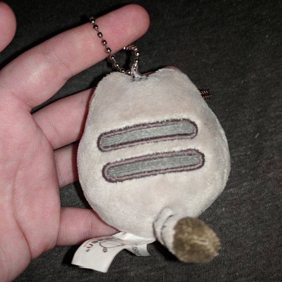 FREE Pusheen key chain with any $15 or⬆️ purchase - Picture 3 of 3