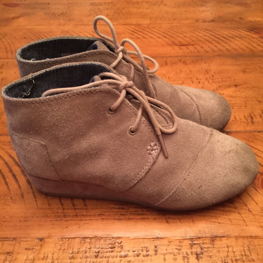 Grey Toms