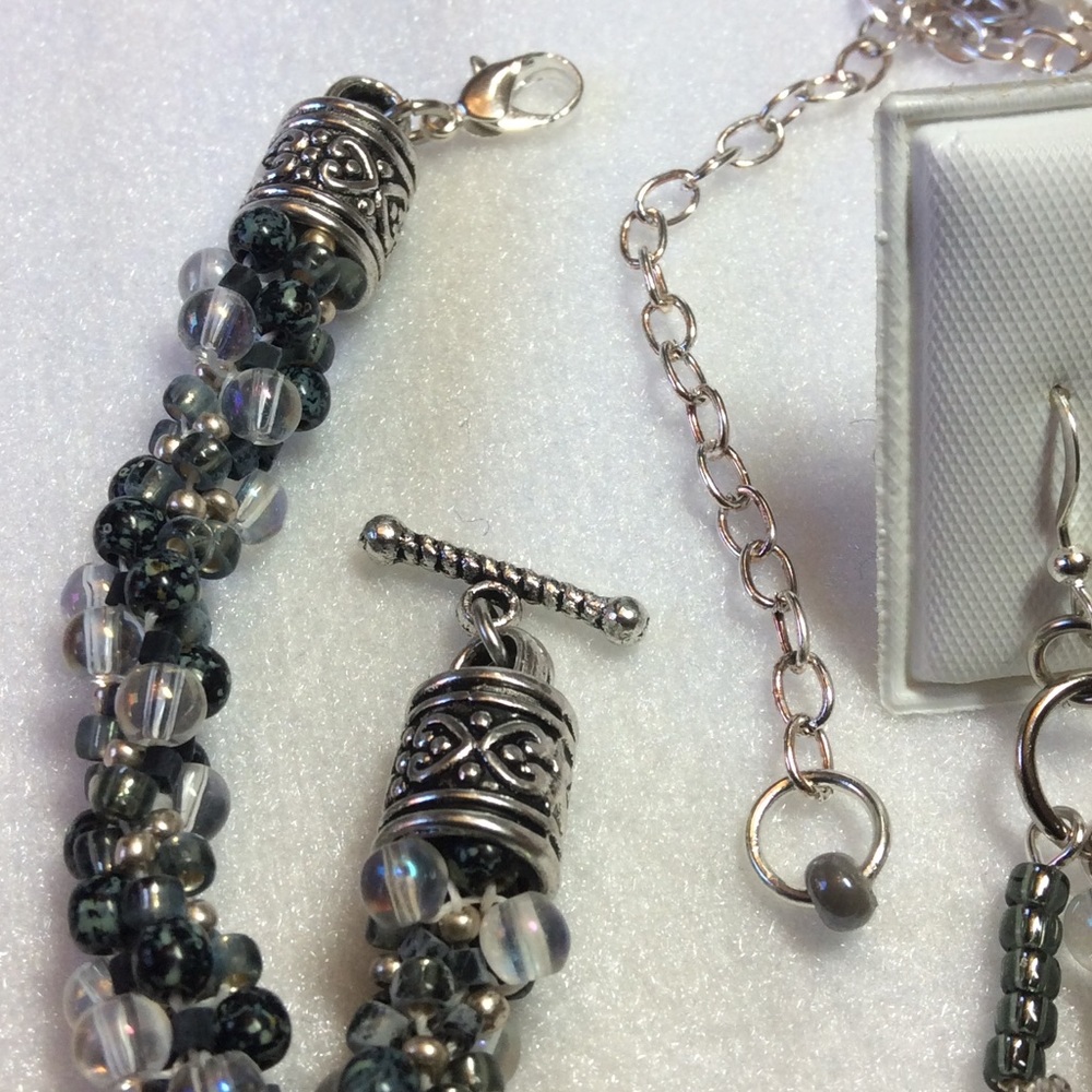 FINAL SALE PRICE Neutral Handwoven 3 Pc. Jewelry Set in Blk/Clr/Sil - Picture 4 of 5