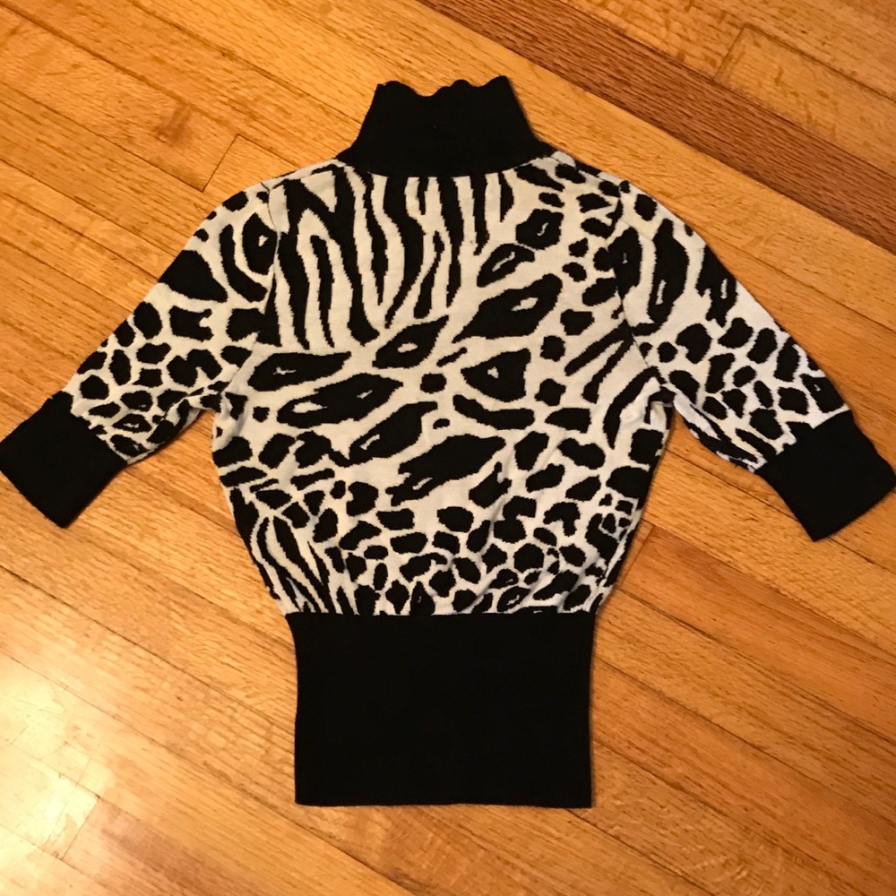 Express Design Studio sweater - Picture 4 of 4