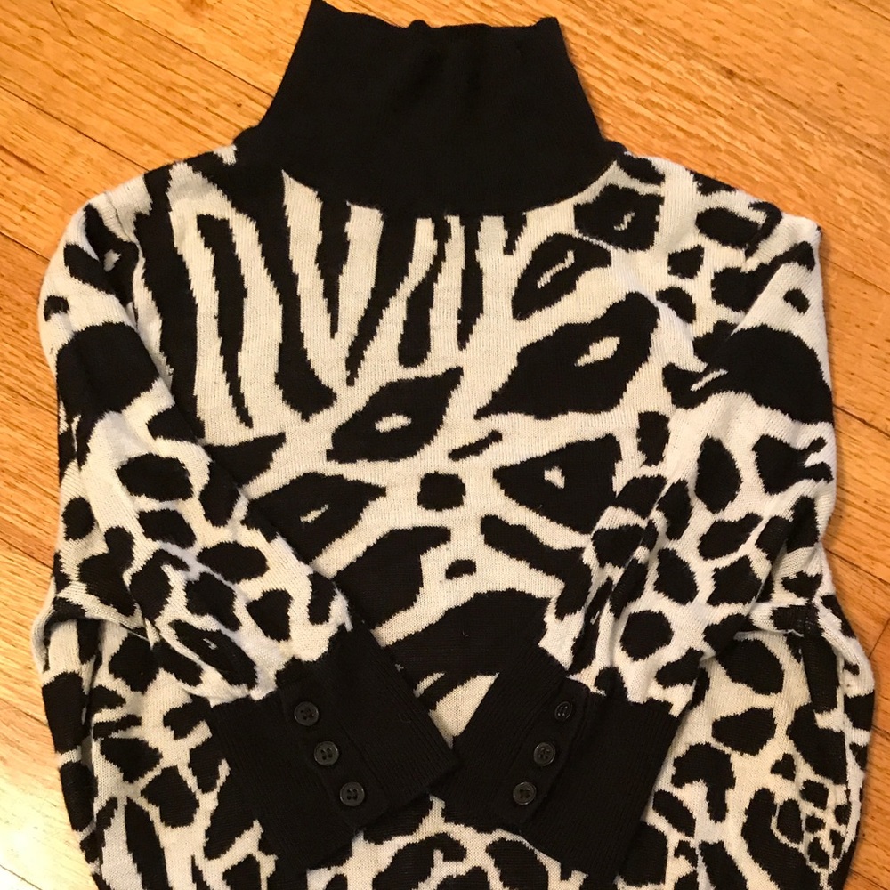 Express Design Studio sweater - Picture 2 of 4
