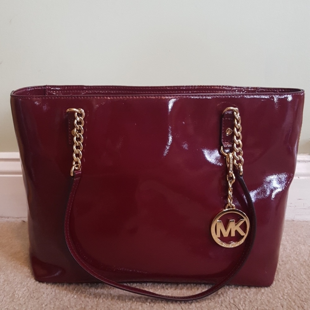 Michael Kors Jet Set EW Chain Tote, Claret