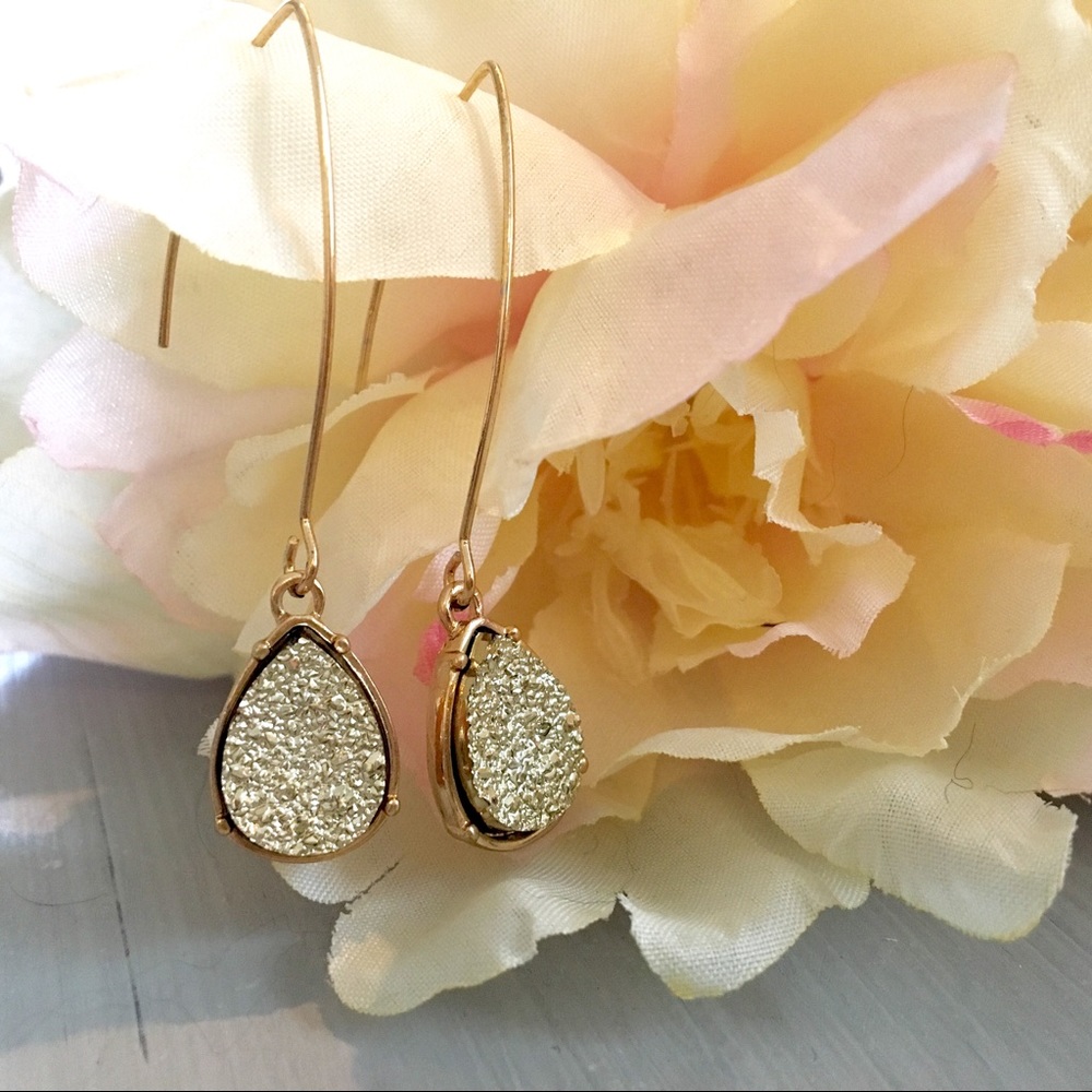 🆕 Gold-Toned Faux Druzy Earring