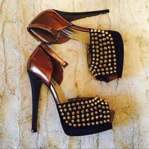 ⚡️STEVE MADDEN spiked peep toe platform heels⚡️