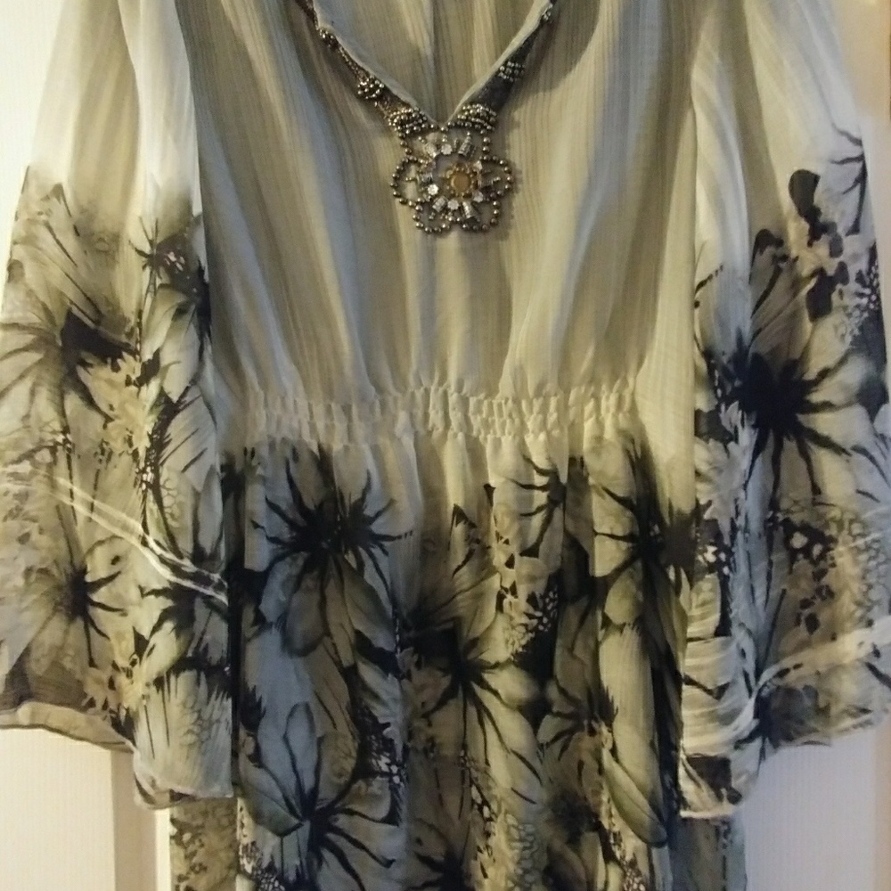 Gorgeous black and gray tunic
