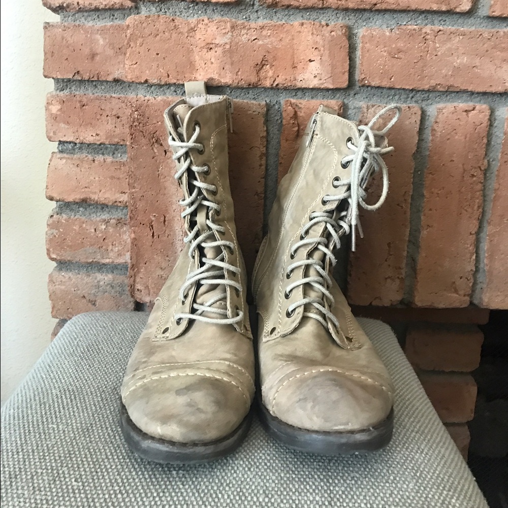 Snow/combat boots