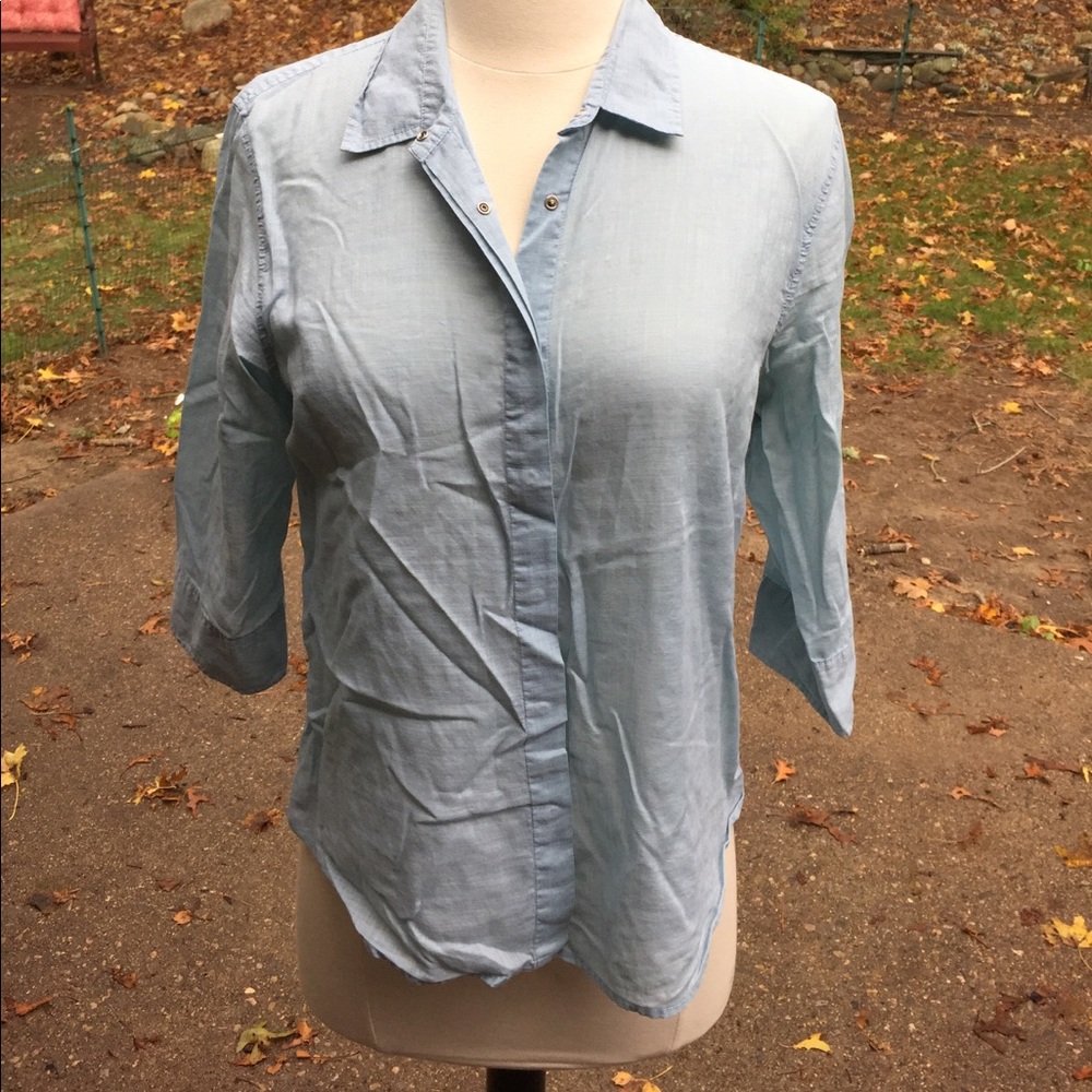 Banana Republic light blue cotton top size M