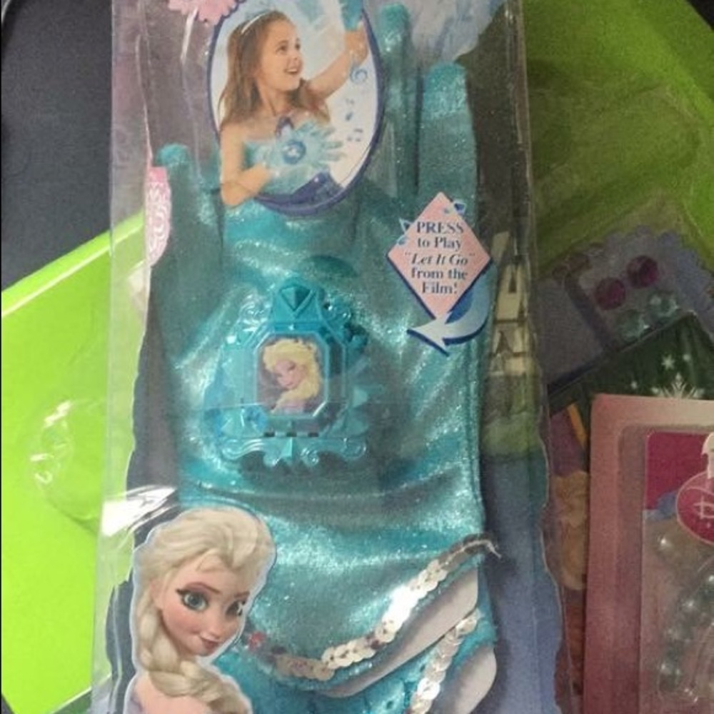Elsa musical gloves