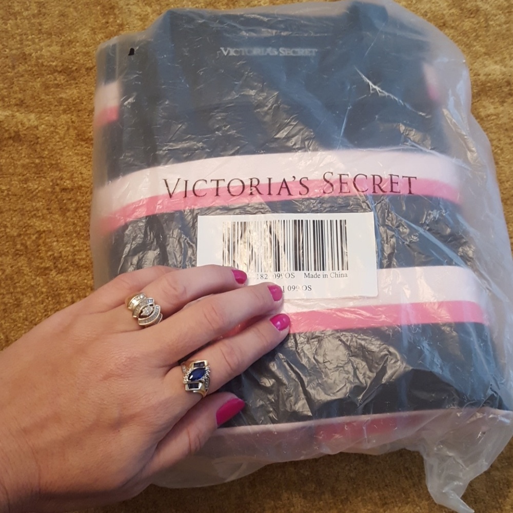 Nwt Victoria's Secret Tote Retailed for $75 - Picture 8 of 8