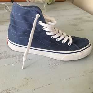 Vans High Top (Size 6 men’s, size 7.5 women’s)