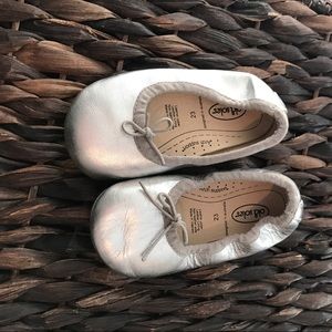 NWOT! Old Soles silver ballet flats