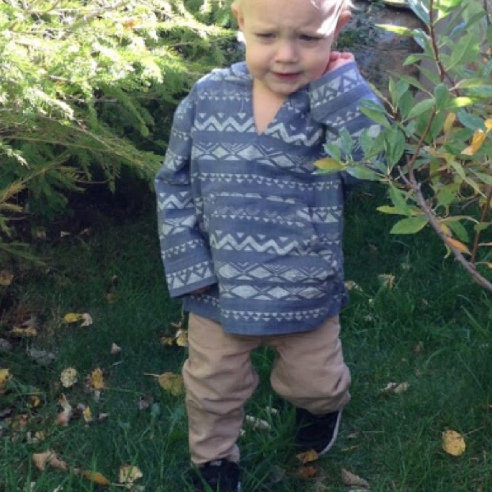 Oshkosh pullover 18 mo California style - Picture 4 of 9