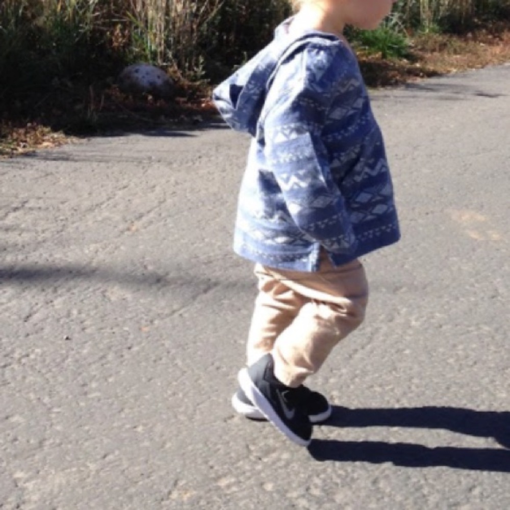 Oshkosh pullover 18 mo California style - Picture 7 of 9