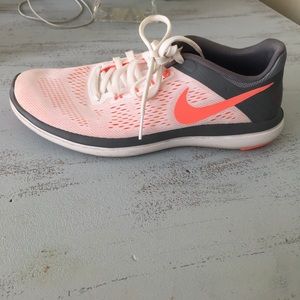 Nike Flex (size 7.5 women’s) Pink & White