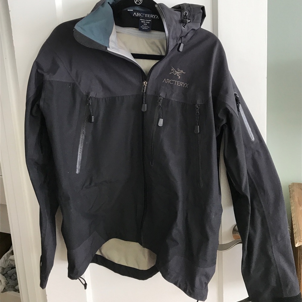 Arc’teryx women’s black ski/rain jacket