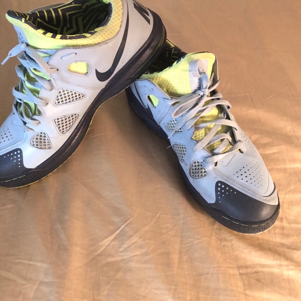 Nike Max Dominate basketball shoes