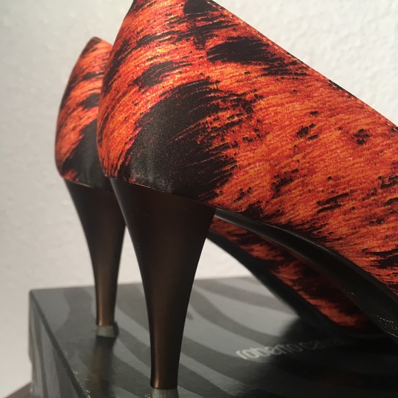 Shoes - Picture 3 of 7